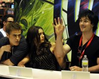 Йен Сомерхолдер, Нина Добрев и Пол Уэсли раздают автографы 24 июля на Comic-Con 2010