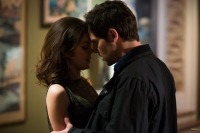 2x20. Kiss of the Muse ( )